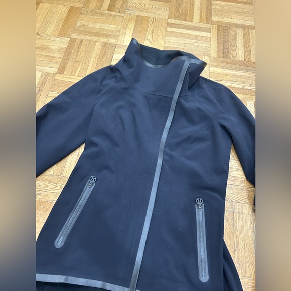 Lululemon jacket size 4 - Picture 2 of 6